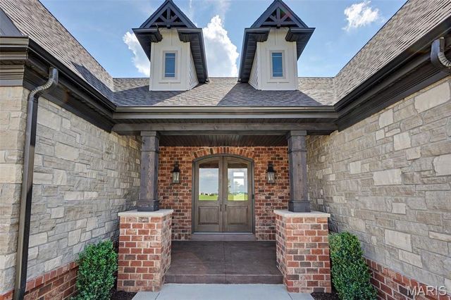 1050 Twin Silos Lane, Orchard Farm, MO 63301