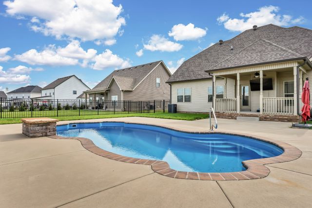 1850 Shield Dr, Clarksville, TN 37043