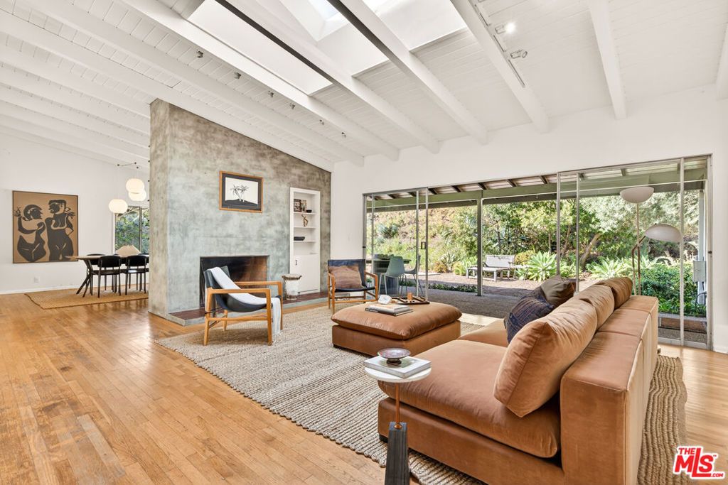Image 1 of property listing at 1362 Marinette Road, Pacific Palisades, CA 90272