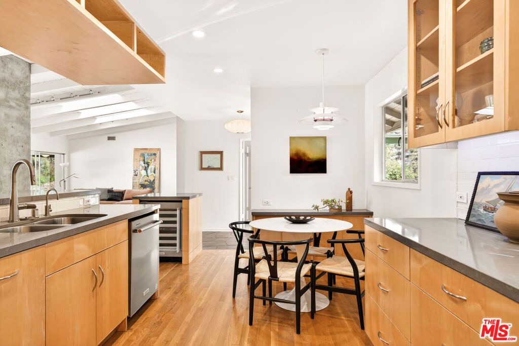 Image 12 of property listing at 1362 Marinette Road, Pacific Palisades, CA 90272