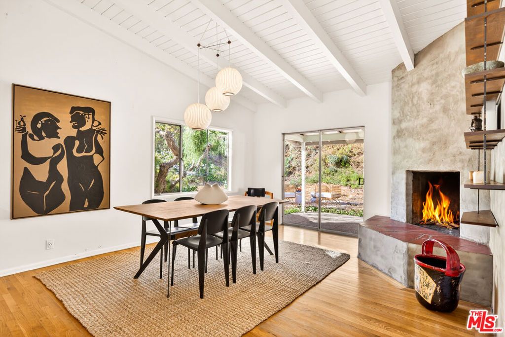 Image 16 of property listing at 1362 Marinette Road, Pacific Palisades, CA 90272