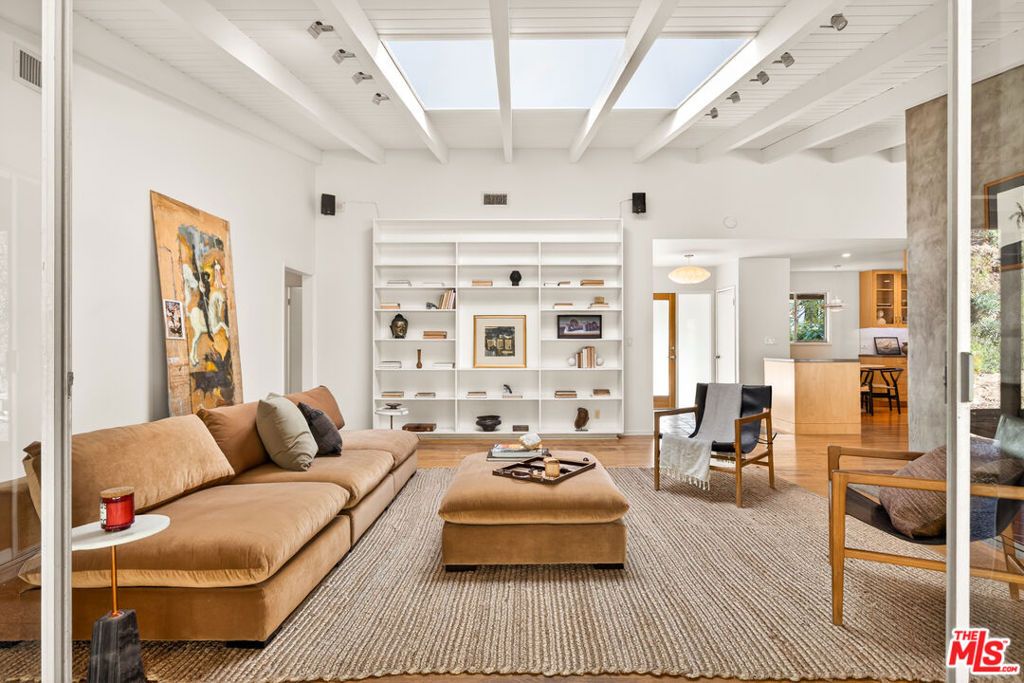 Image 3 of property listing at 1362 Marinette Road, Pacific Palisades, CA 90272