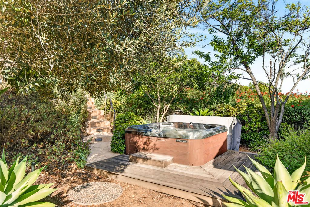 Image 39 of property listing at 1362 Marinette Road, Pacific Palisades, CA 90272