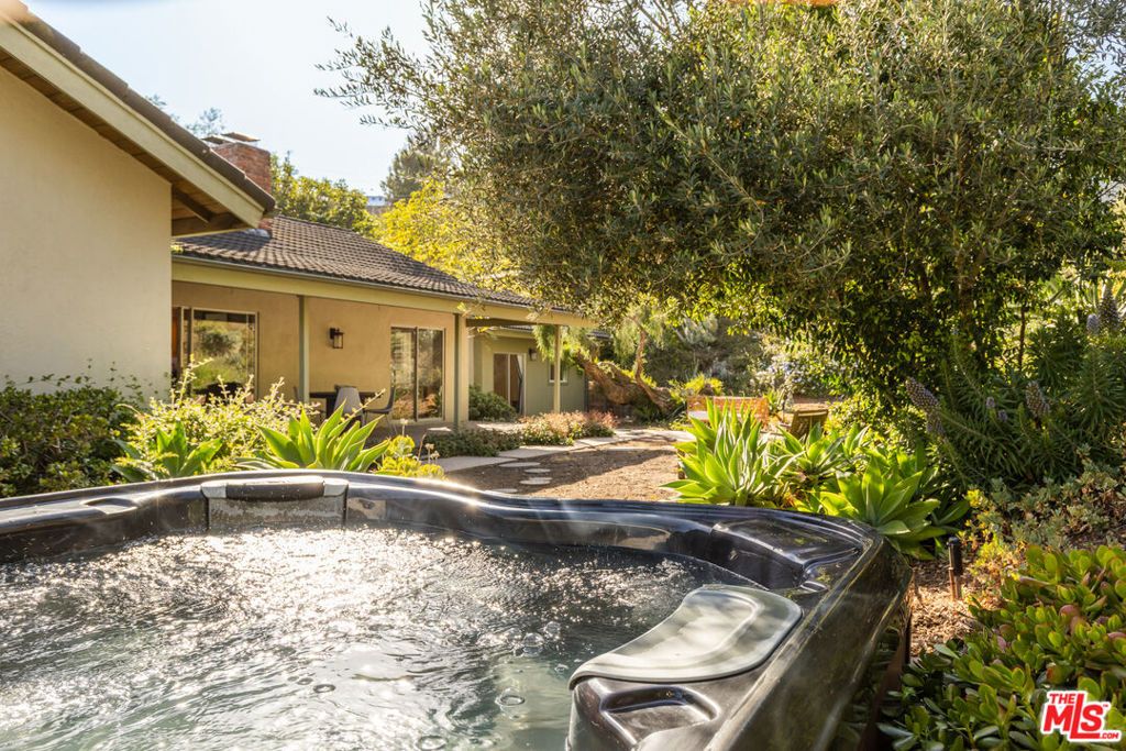 Image 41 of property listing at 1362 Marinette Road, Pacific Palisades, CA 90272