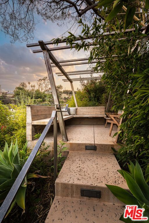 Image 42 of property listing at 1362 Marinette Road, Pacific Palisades, CA 90272