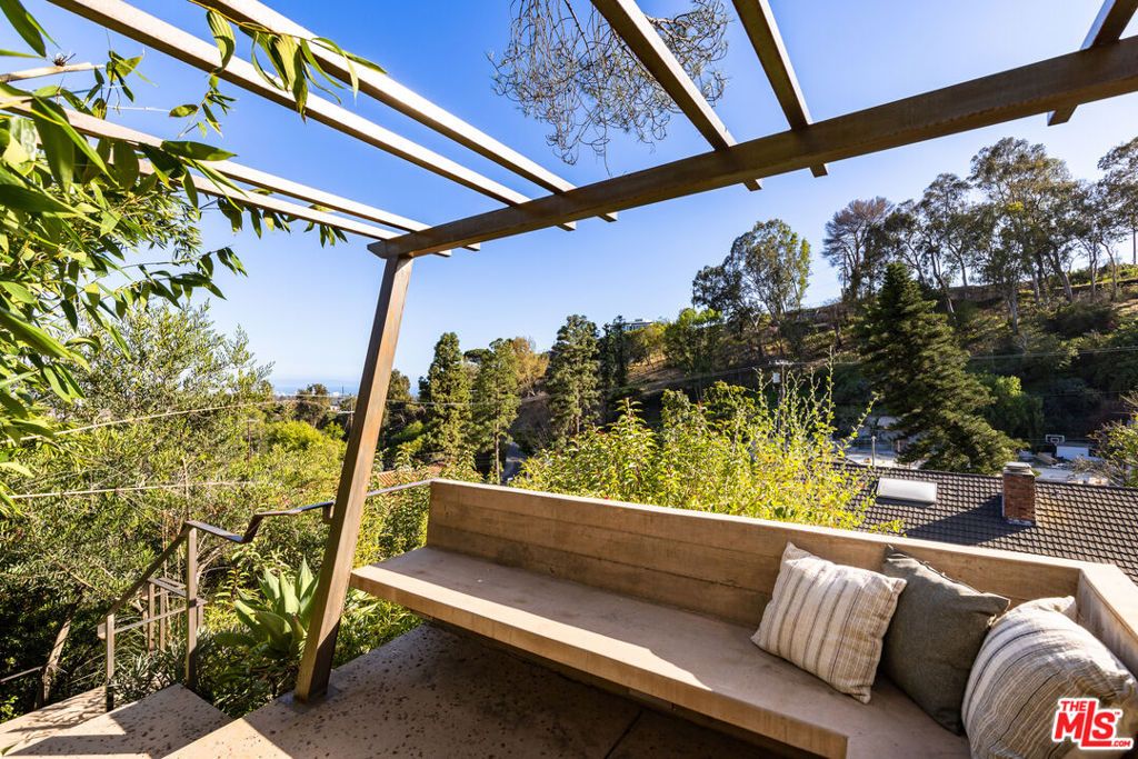 Image 43 of property listing at 1362 Marinette Road, Pacific Palisades, CA 90272