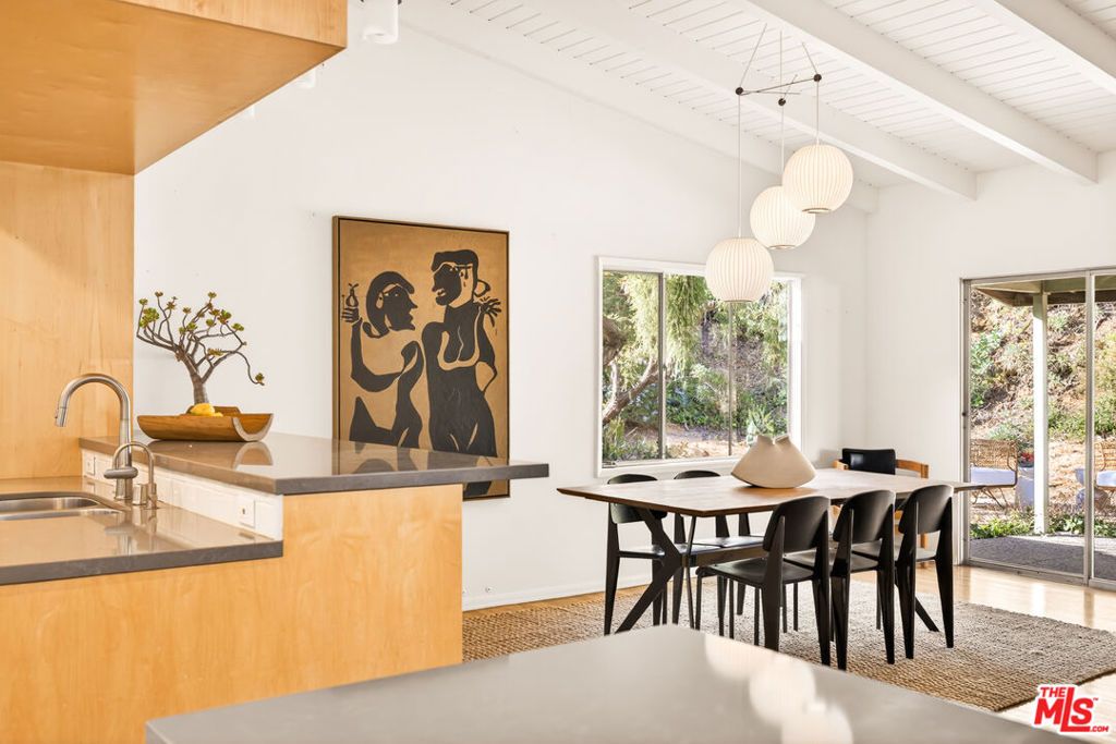 Image 5 of property listing at 1362 Marinette Road, Pacific Palisades, CA 90272