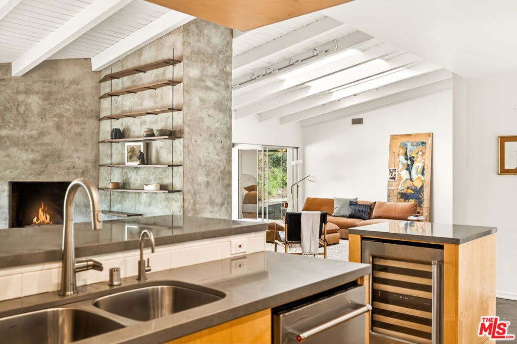 Image 6 of property listing at 1362 Marinette Road, Pacific Palisades, CA 90272