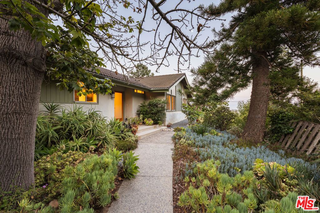 Image 8 of property listing at 1362 Marinette Road, Pacific Palisades, CA 90272