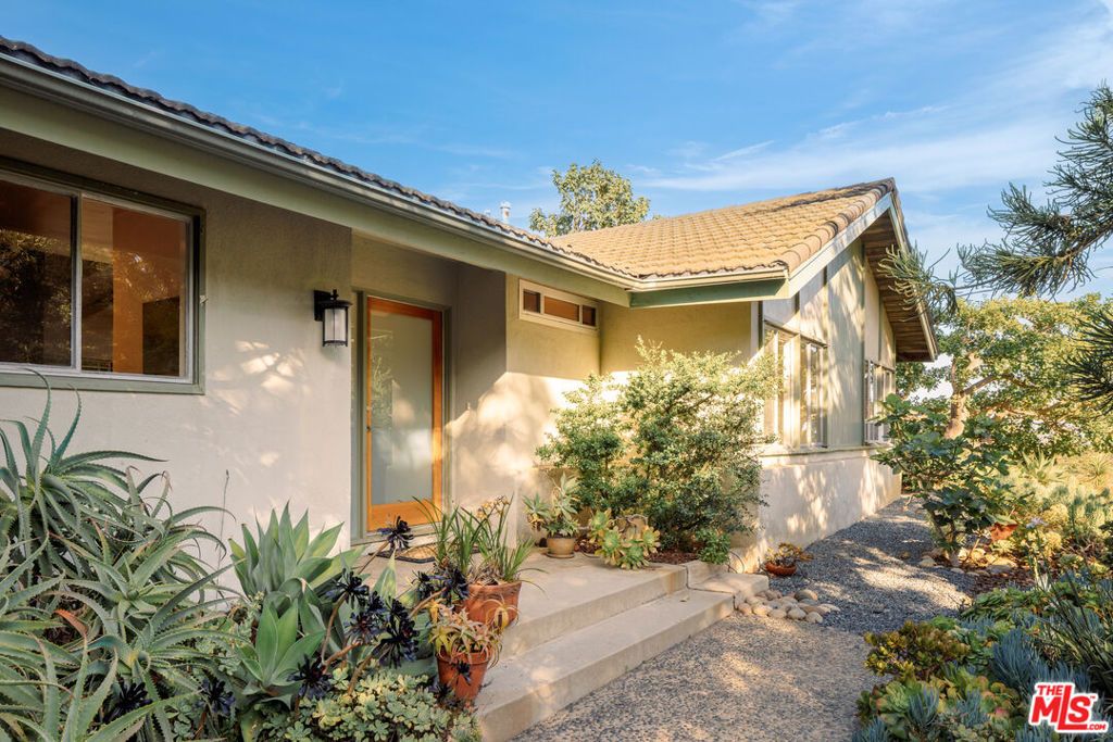 Image 9 of property listing at 1362 Marinette Road, Pacific Palisades, CA 90272