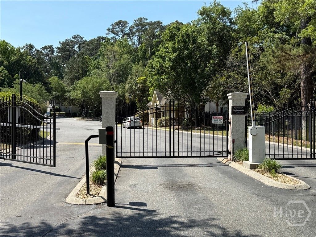 Image 4 of property listing at 5204 Walden Park Drive, Savannah, GA 31410