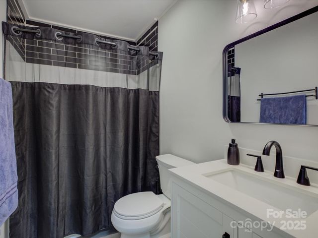 228 Ridge Drive, Harrisburg, NC 28075