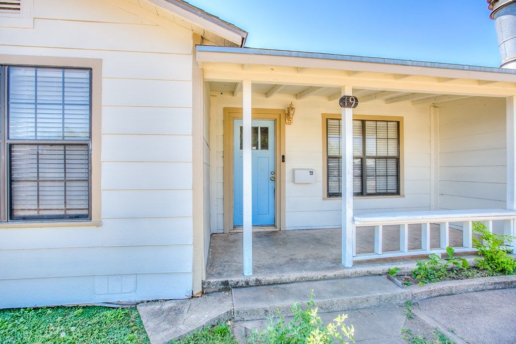 Image 2 of property listing at 19 E 41st St, San Angelo, TX 76903