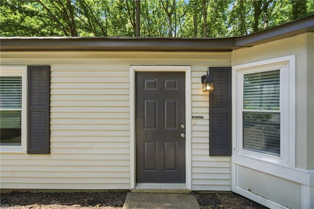 249 Batson DR, Newport News, VA 23602