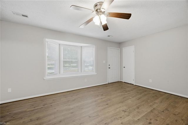 249 Batson DR, Newport News, VA 23602