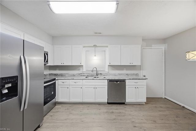 249 Batson DR, Newport News, VA 23602
