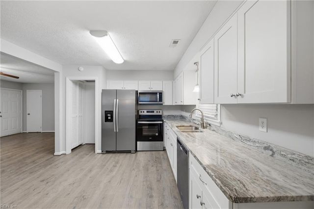 249 Batson DR, Newport News, VA 23602