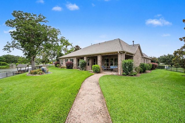 32303 Waterford Crest Lane, Fulshear, TX 77441