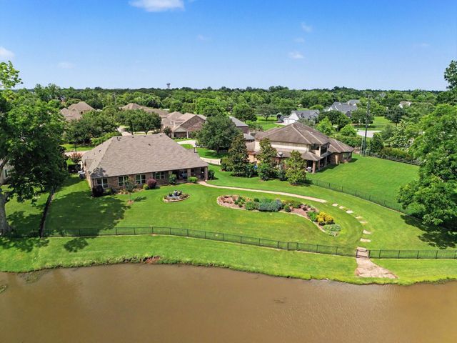 32303 Waterford Crest Lane, Fulshear, TX 77441