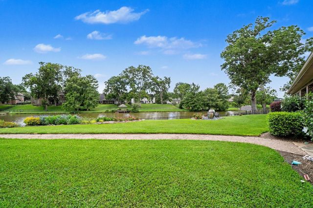 32303 Waterford Crest Lane, Fulshear, TX 77441