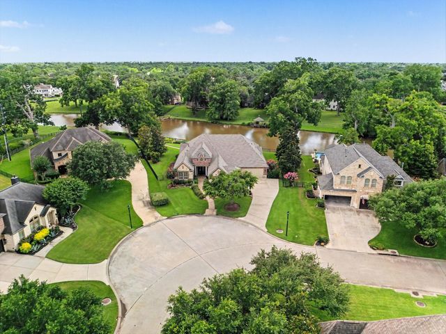 32303 Waterford Crest Lane, Fulshear, TX 77441