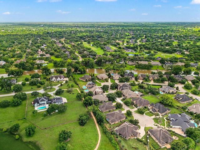 32303 Waterford Crest Lane, Fulshear, TX 77441