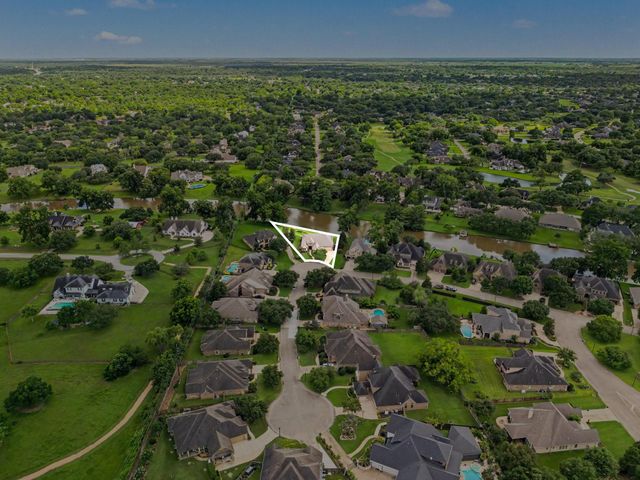 32303 Waterford Crest Lane, Fulshear, TX 77441