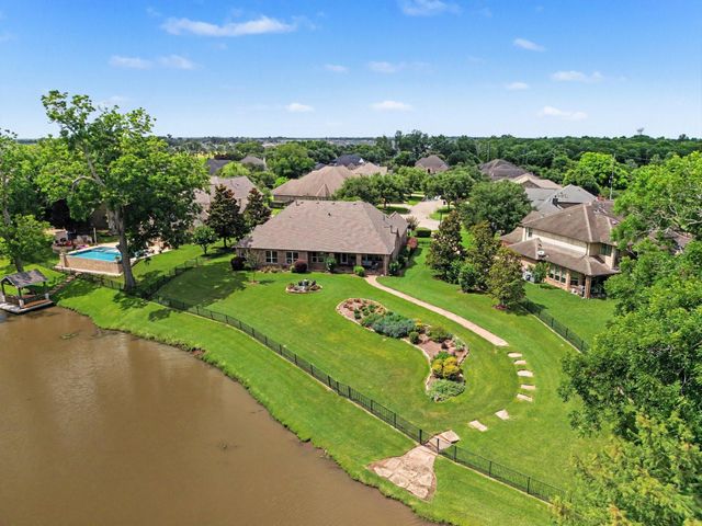 32303 Waterford Crest Lane, Fulshear, TX 77441