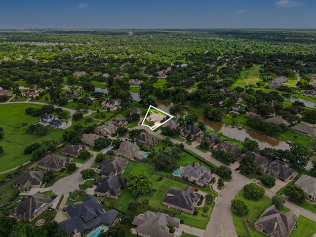 32303 Waterford Crest Lane, Fulshear, TX 77441