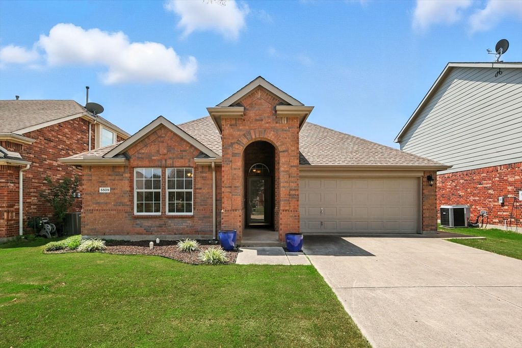 5509 Brookside Drive, Denton, TX 76226