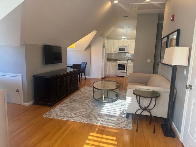 56 Eliot St C, Natick, MA 01760