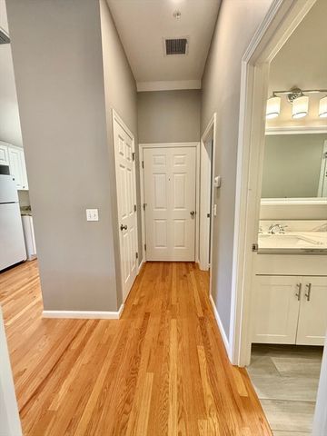 56 Eliot St C, Natick, MA 01760