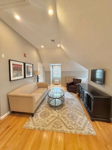 56 Eliot St C, Natick, MA 01760