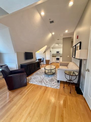 56 Eliot St C, Natick, MA 01760