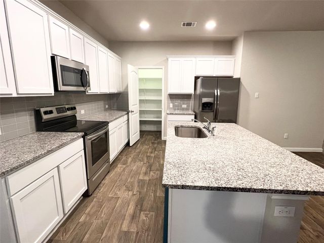 105 Naset DR, Georgetown, TX 78626