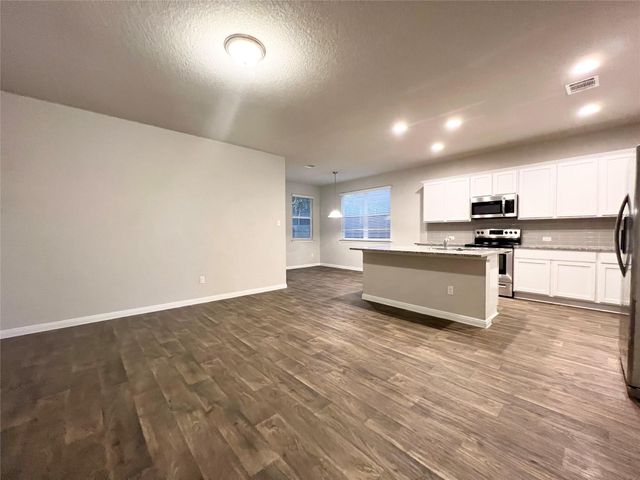 105 Naset DR, Georgetown, TX 78626