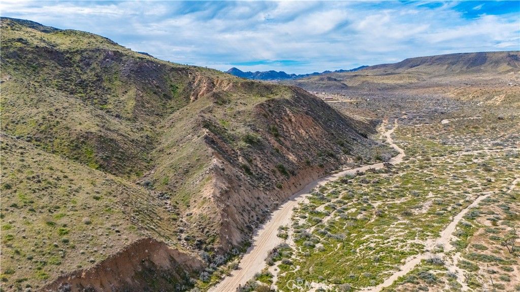 Image 12 of property listing at 55455 Pipes Canyon, Pioneertown, CA 92268