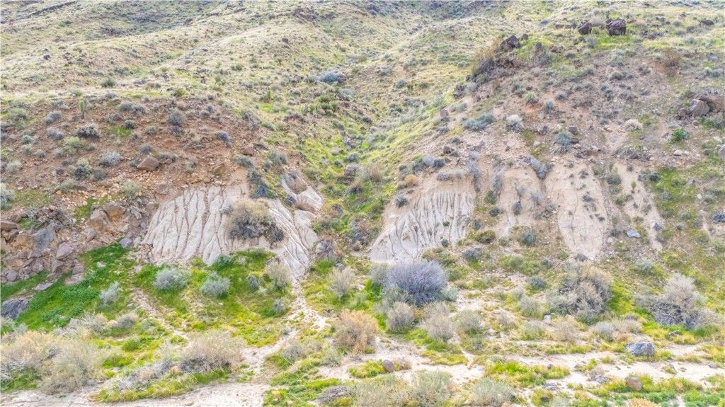 Image 13 of property listing at 55455 Pipes Canyon, Pioneertown, CA 92268