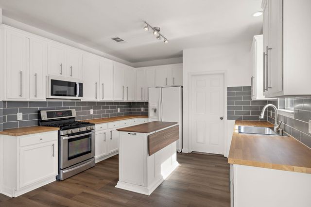 1131 Stone Forest TRL, Round Rock, TX 78681