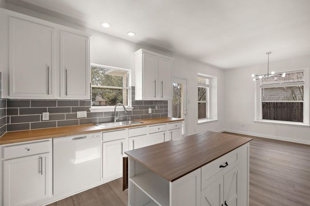 1131 Stone Forest TRL, Round Rock, TX 78681