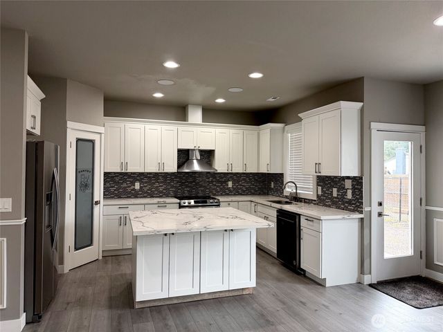 7222 S J Street, Tacoma, WA 98408