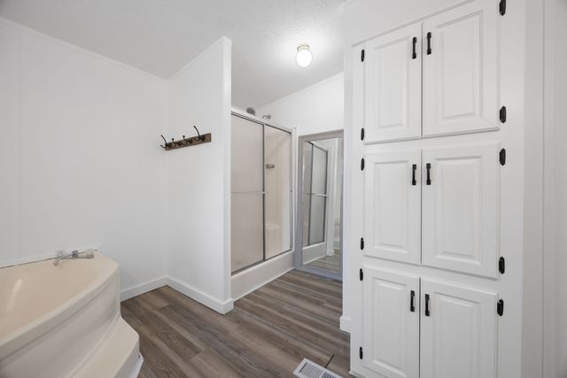 11200 Ridgewood Drive, Salado, TX 76571