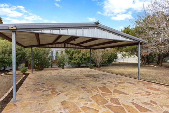 11200 Ridgewood Drive, Salado, TX 76571