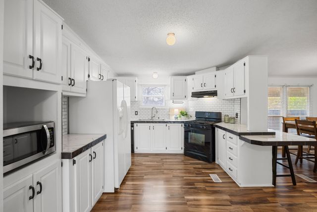 11200 Ridgewood Drive, Salado, TX 76571