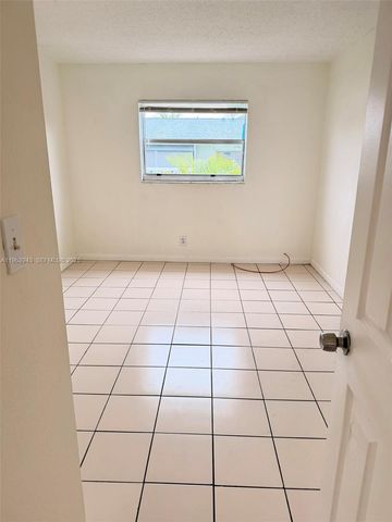 241 SE 9th Ave 206, Pompano Beach, FL 33060