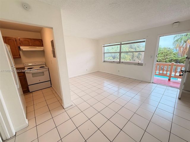 241 SE 9th Ave 206, Pompano Beach, FL 33060
