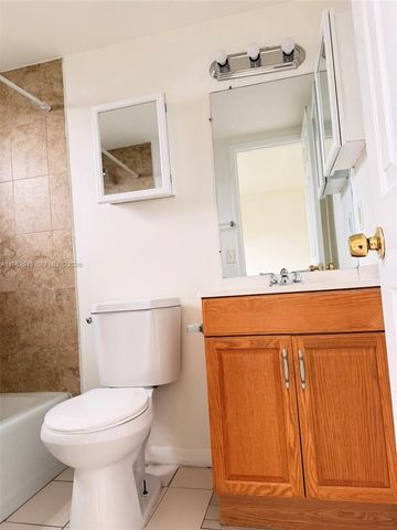 241 SE 9th Ave 206, Pompano Beach, FL 33060