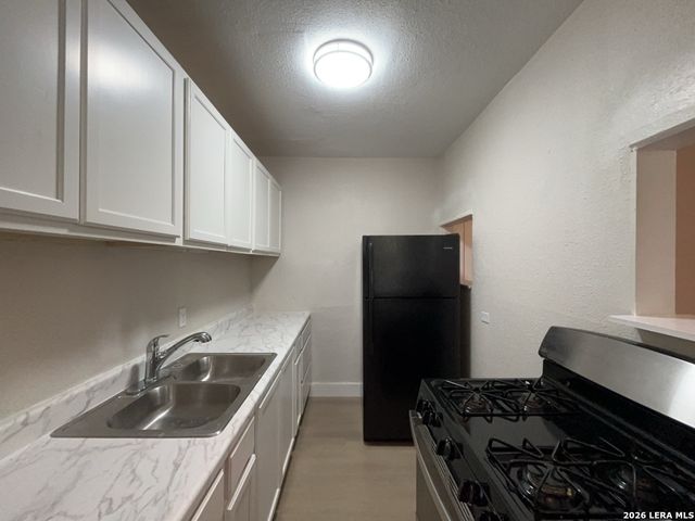 319 Army Blvd Apt 2, San Antonio, TX 78215