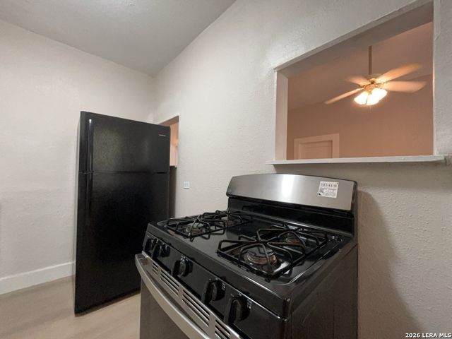 319 Army Blvd Apt 2, San Antonio, TX 78215
