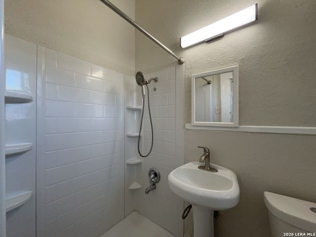 319 Army Blvd Apt 2, San Antonio, TX 78215